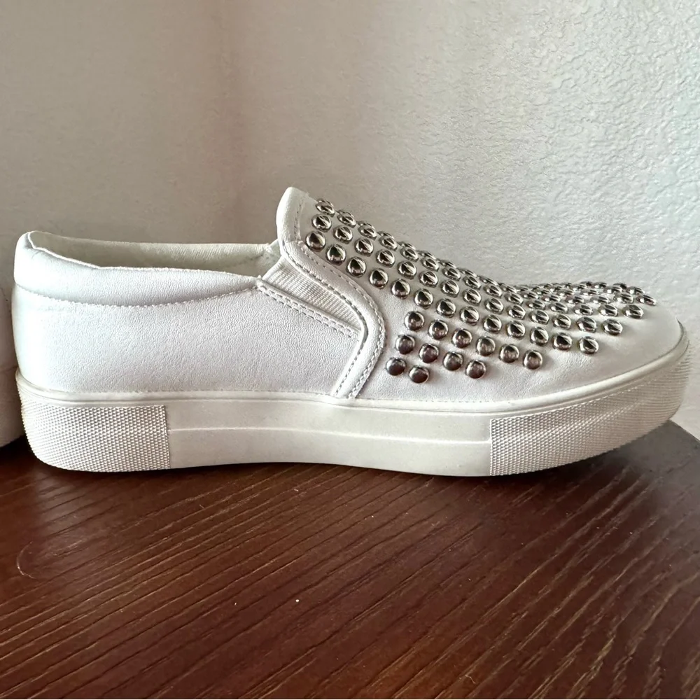 Steve Madden Torid White Sneakers with Silver Studs Womens Size 8 Slip On Shoes - Picture 8 of 11